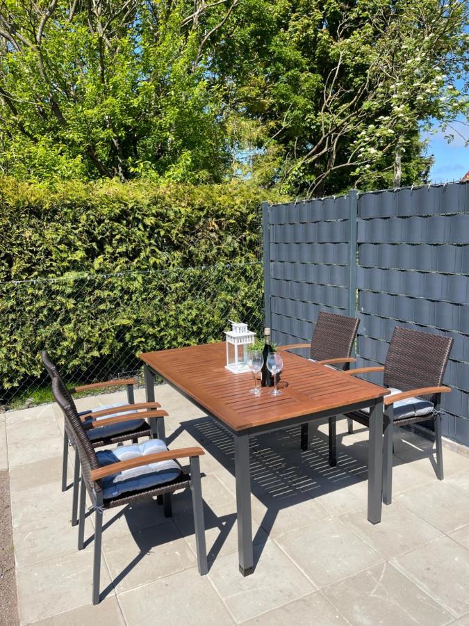 Ferienwohnung Mit Balkon Und Eingezaeunten Garten アウリッヒ エクステリア 写真