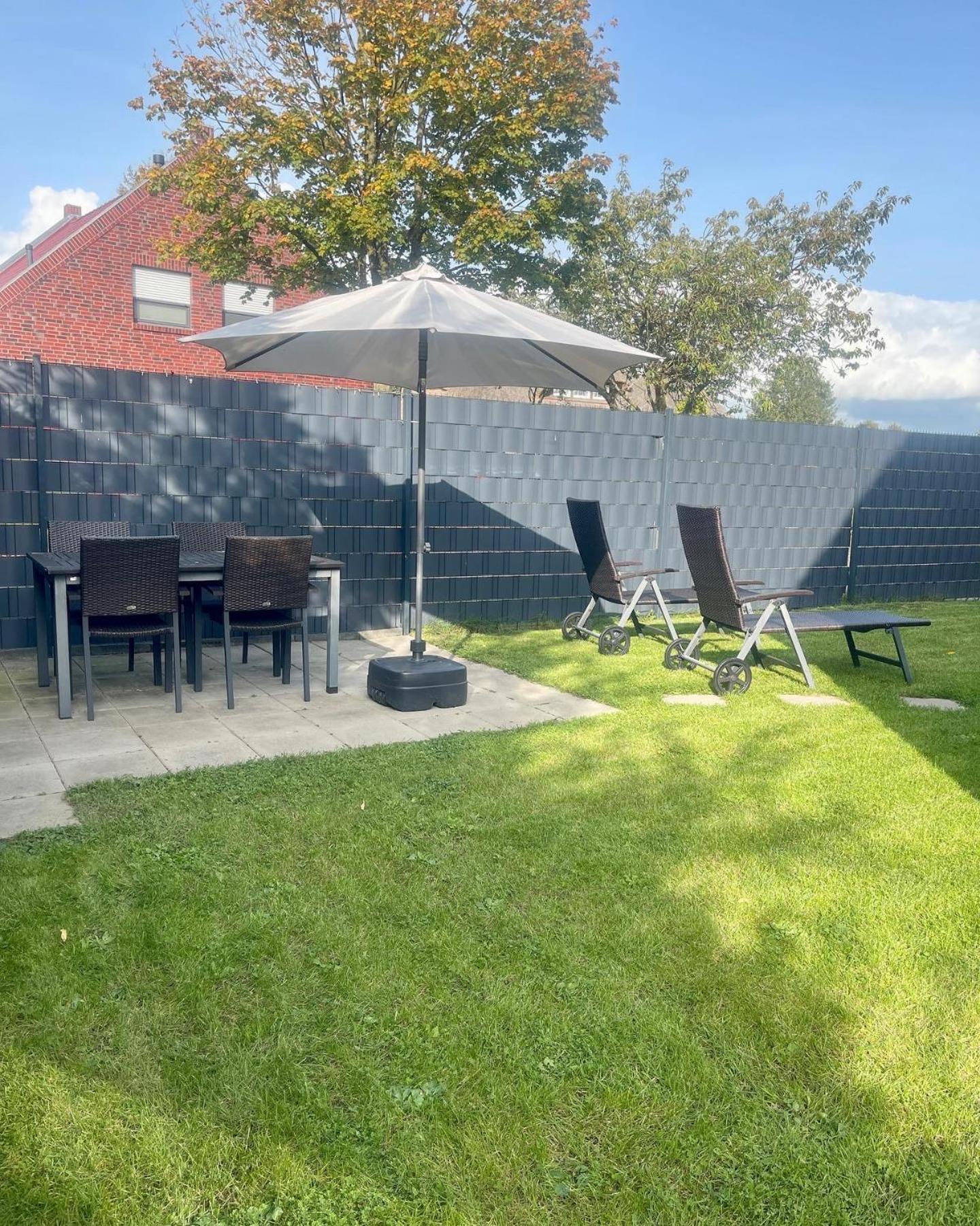 Ferienwohnung Mit Balkon Und Eingezaeunten Garten アウリッヒ エクステリア 写真